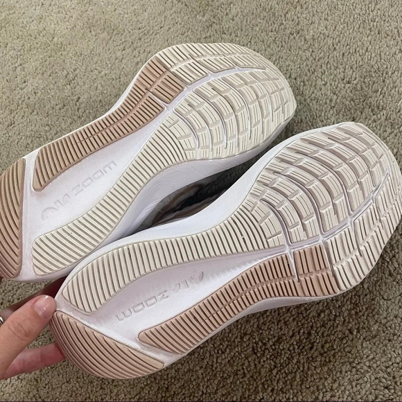 Nike Air Zoom Winflo 8 Color Violet Running Shoes Womens Size 8 - Picture 12 of 13